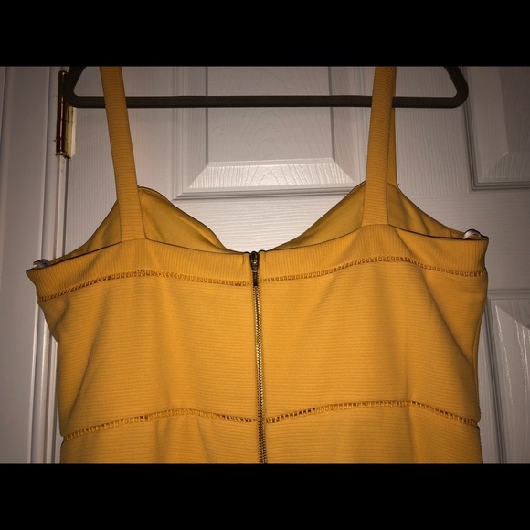 Yellow dress - Picture 4 of 5